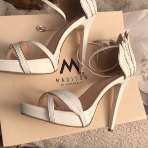 Madison by Shoedazzle size 10 white ankle wrap heel with silver detail